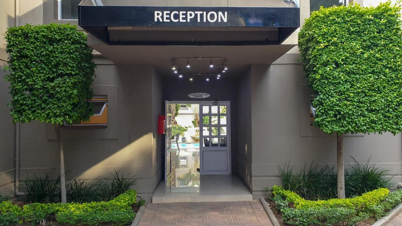 Villa Via Executive Suites With Power Back-Up Johannesburg Exterior photo